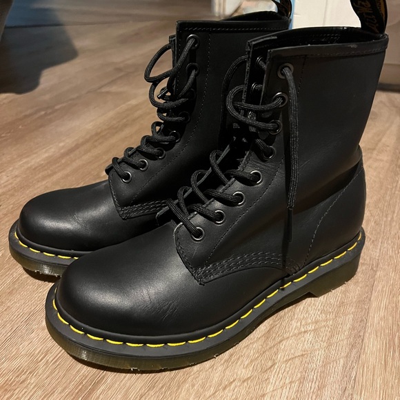 1460 WOMEN'S NAPPA LEATHER LACE UP BOOTS - Picture 2 of 5